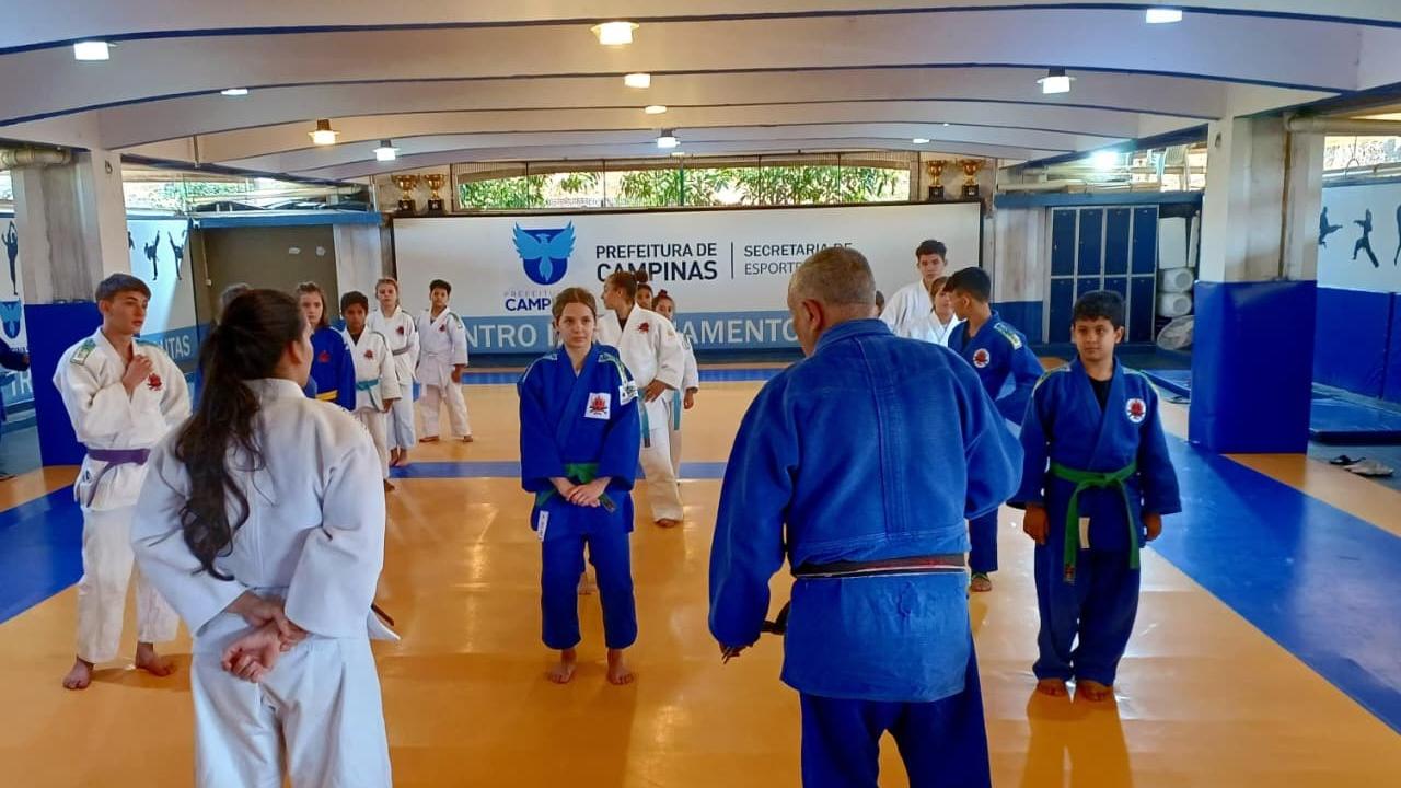Atletas do Judô Campinas treinando no Centro de Treinamento de Lutas no Taquaral