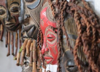 acervo com peças originais africanas e diversidade cultural do continente