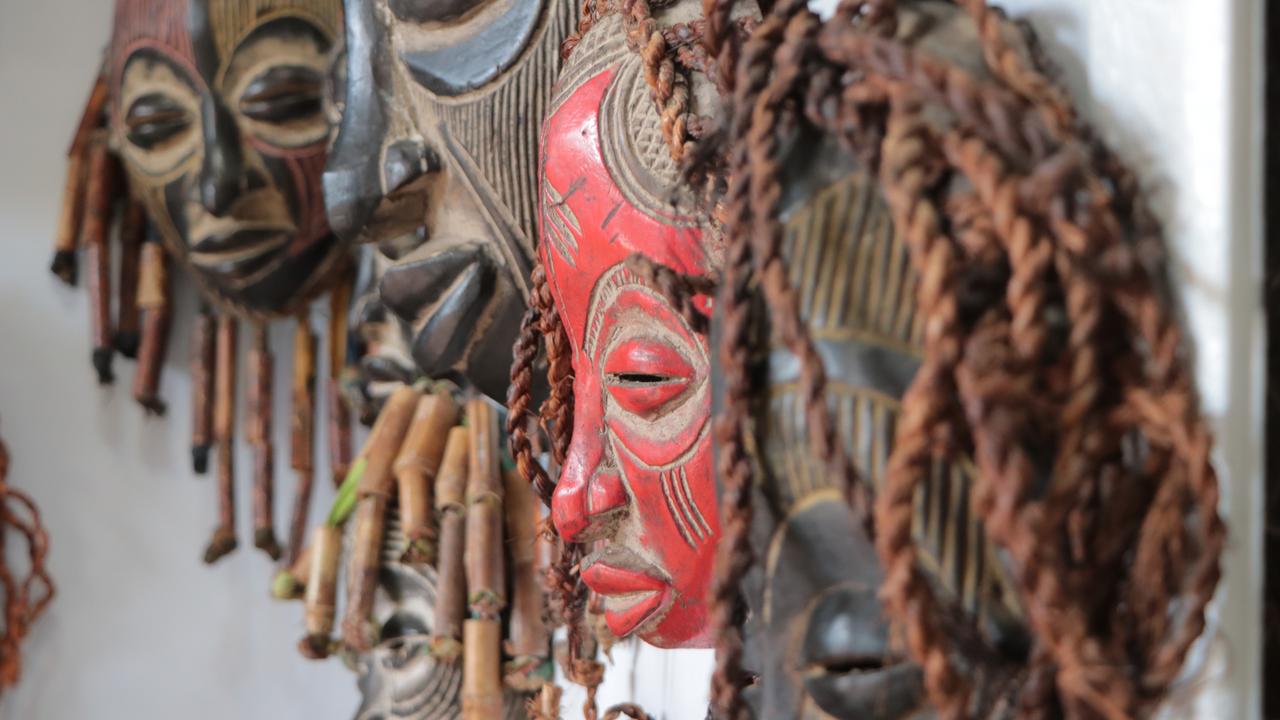 acervo com peças originais africanas e diversidade cultural do continente