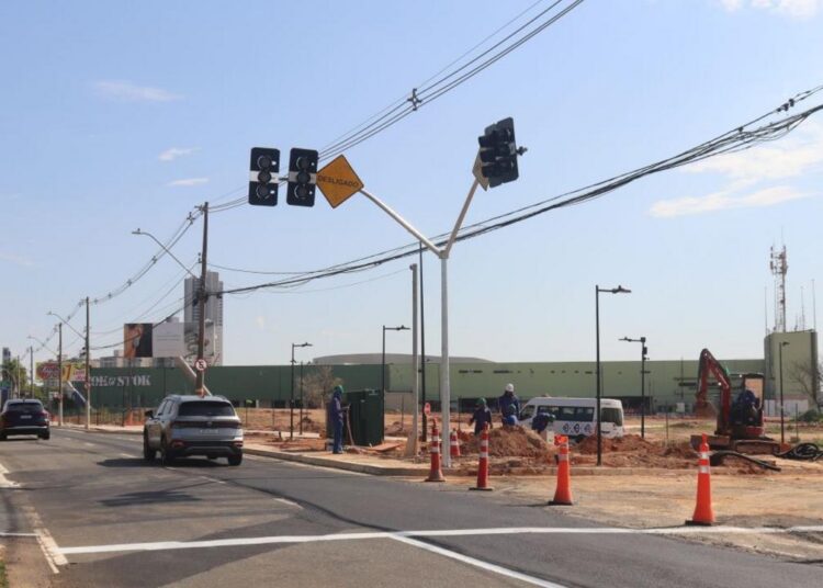 Semaforização amplia segurança na região em obras próximo ao Iguatemi