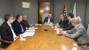 Prefeito recebe relatório sobre Reforma Tributária elaborado pela Câmara de Campinas