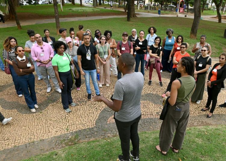 Grupo percorre espaços históricos como Largo São Benedito e Paço Municipal