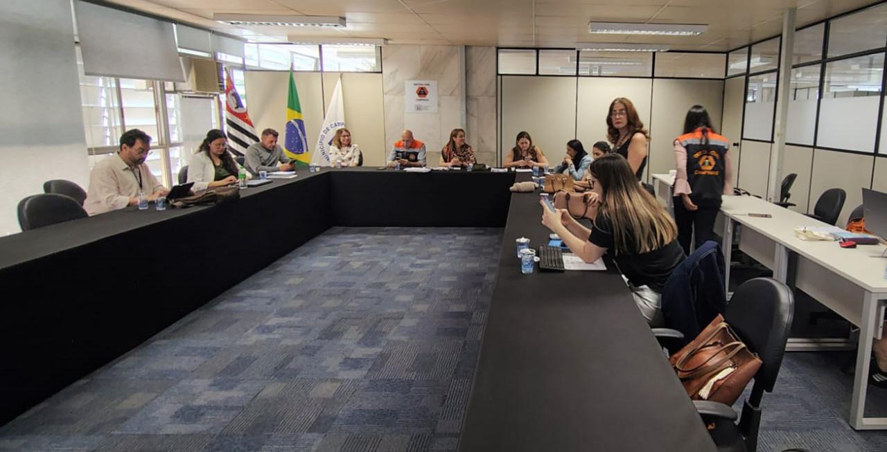 Reunião coordenada pela Saúde e Defesa Civil fortalece integração para enfrentar calor