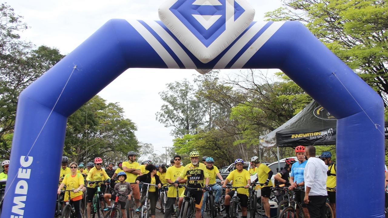 Mais de 250 ciclistas pedalam em passeio ciclístico no Parque Ecológico