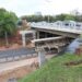 Nova faixa de rolamento ampliando ponte sobre córrego Piçarrão