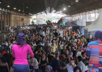 Evento Afro Mix na Estação Cultura com público e apresentação artística