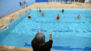Secretaria de Esporte de Campinas abre inscrições para aulas gratuitas de natação e hidroginástica