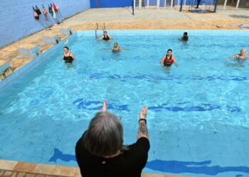Vagas para aulas gratuitas de hidroginástica e natação nos Centros Esportivos e Balneário Taquaral