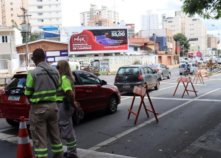Operações de bloqueios viários desde sexta-feira, 11, na região do Bosque e lagoa do Taquaral