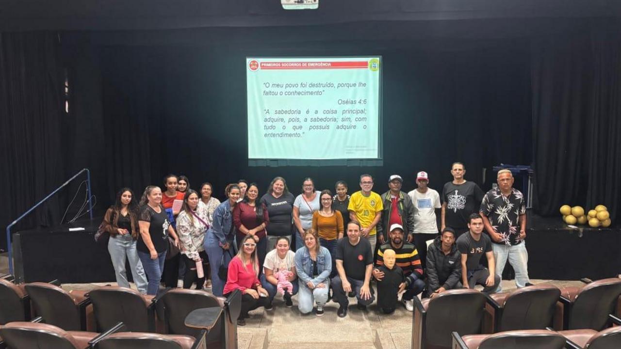 Bolsistas do Acerte fazem curso de primeiros socorros