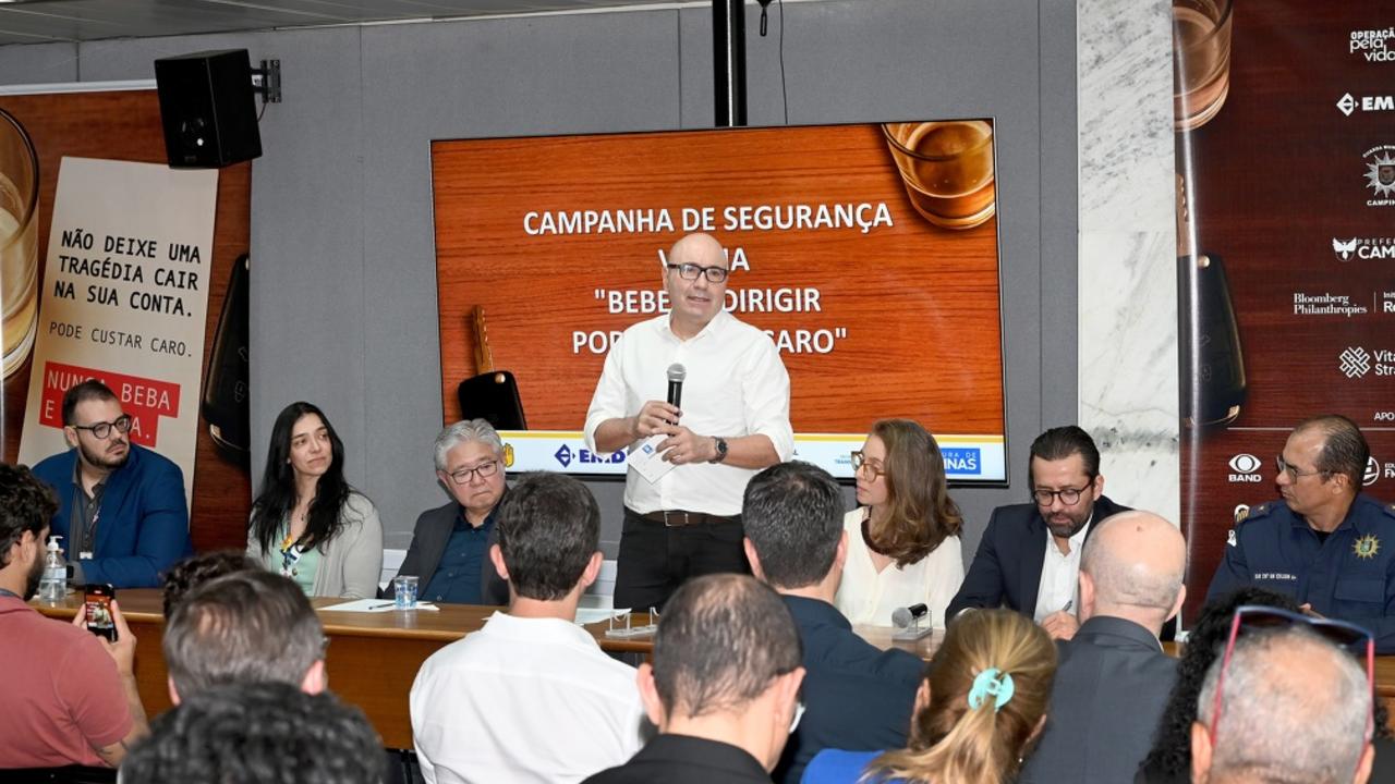 Prefeito Dário Saadi durante lançamento da campanha de segurança viária