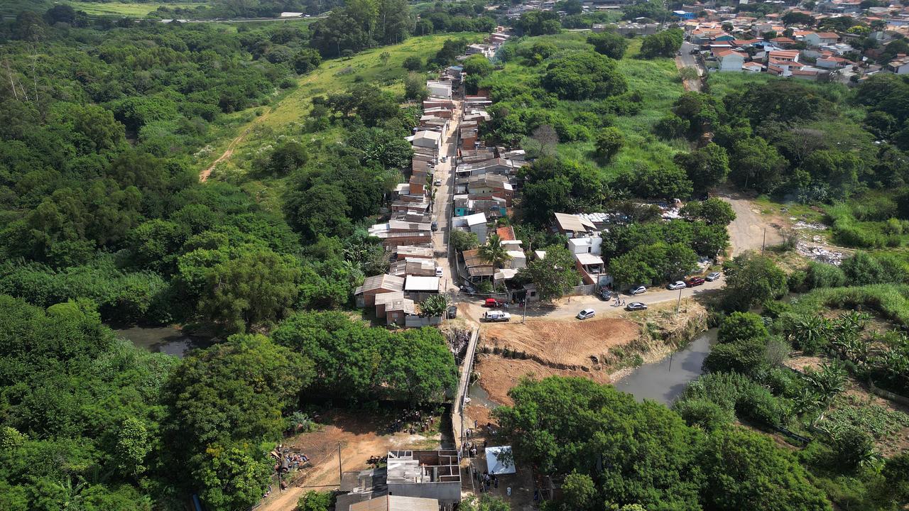 Ampliação da estrutura para melhorar escoamento das águas no Córrego Taubaté