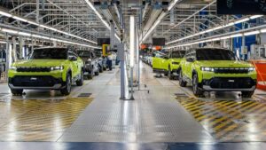 Stellantis reduz produção em Melfi para um turno em setembro