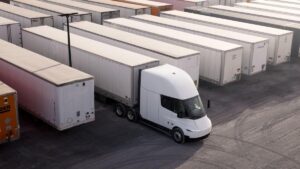 Einride vai integrar 500 caminhões elétricos da Tesla para cargas