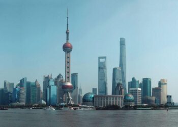 Imagem de veículos chineses em exposição