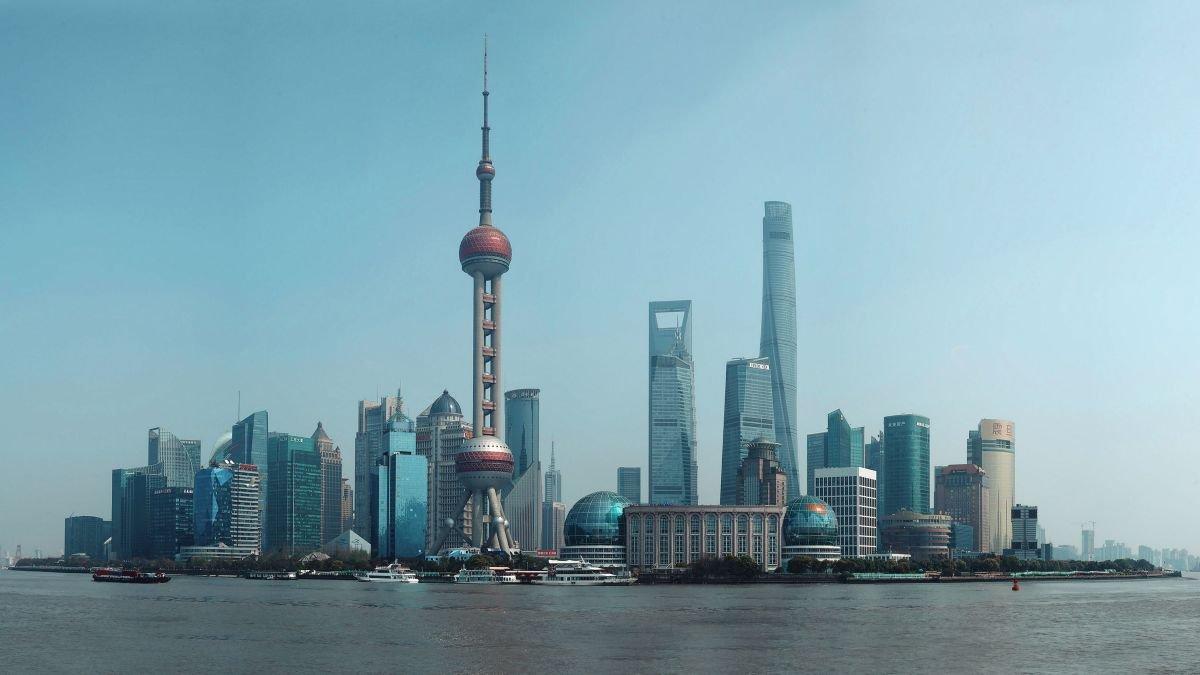 Imagem de veículos chineses em exposição