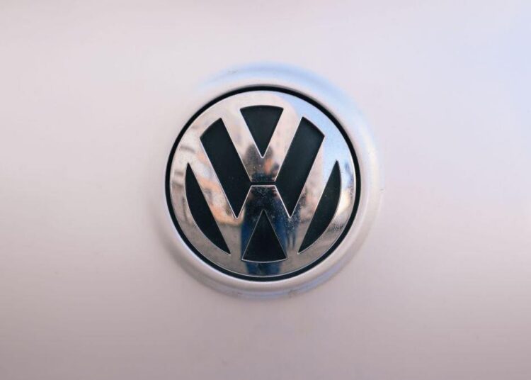 Foto mostrando uma fábrica da Volkswagen