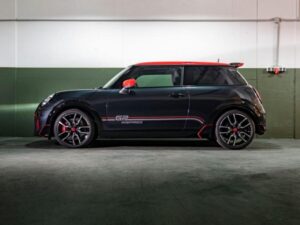 MINI apresenta edição exclusiva JCW GP Inspired no Brasil