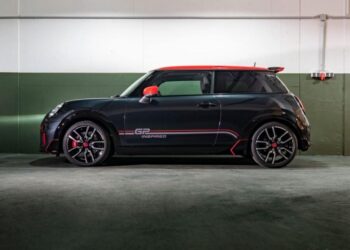 MINI JCW GP Inspired em Legend Grey