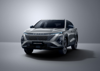 Omoda 5 SUV híbrido em destaque
