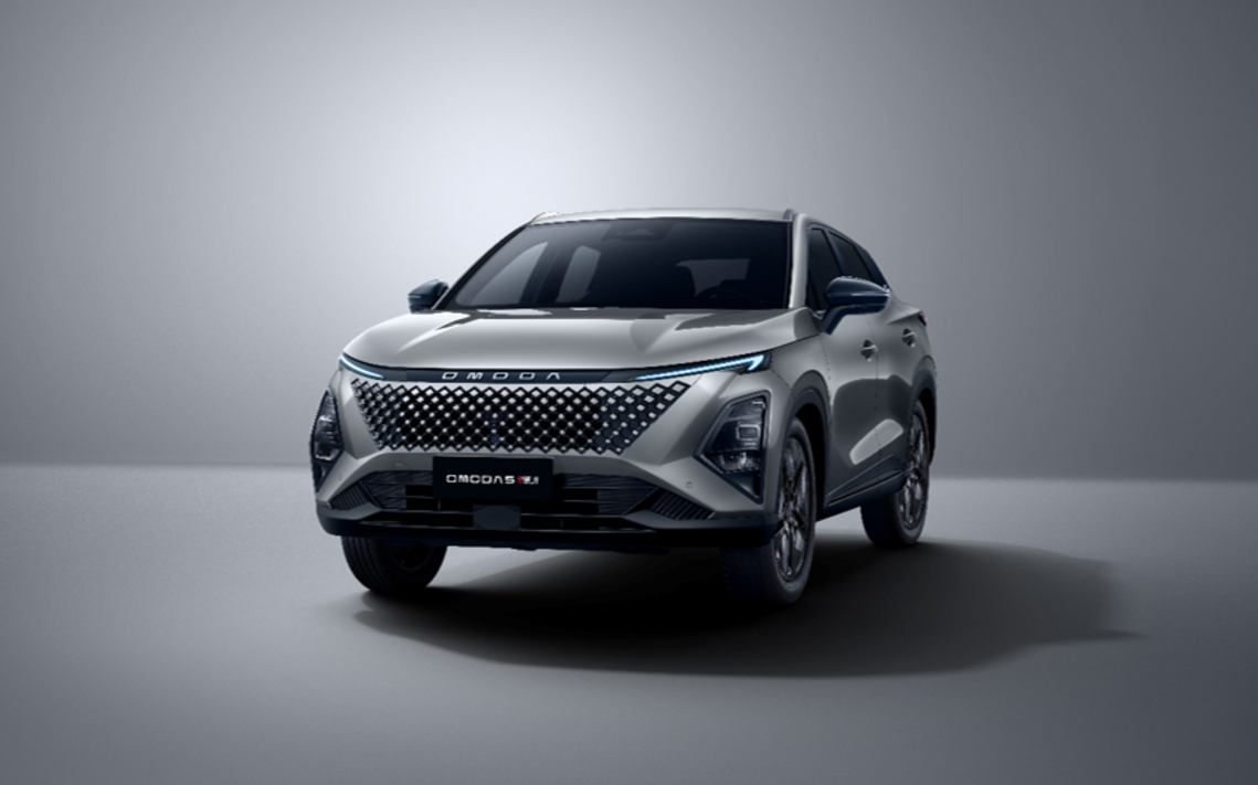 Omoda 5 SUV híbrido em destaque