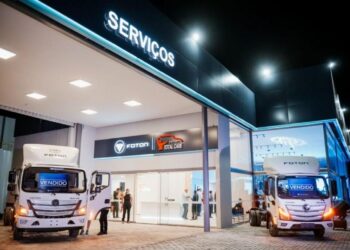 Foton caminhões e picape em concessionária