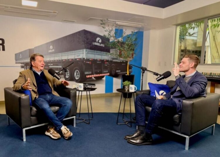 Roberto Leoncini e João Librelato durante gravação do podcast.