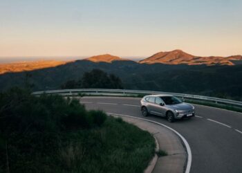 Volvo EX60 no estilo urbano