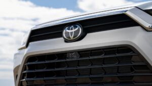 Toyota Inova com Câmera Controlada pelo Olhar do Motorista