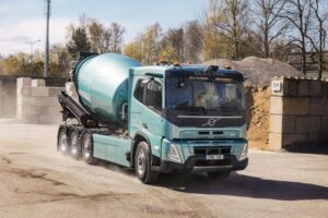 Volvo Trucks Lança Produção do Novo FH Aero Electric com 700 km