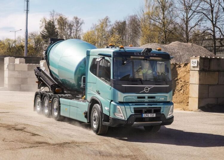 Volvo FH Aero Electric em produção na fábrica