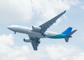 Aviões em movimento no céu sul-americano