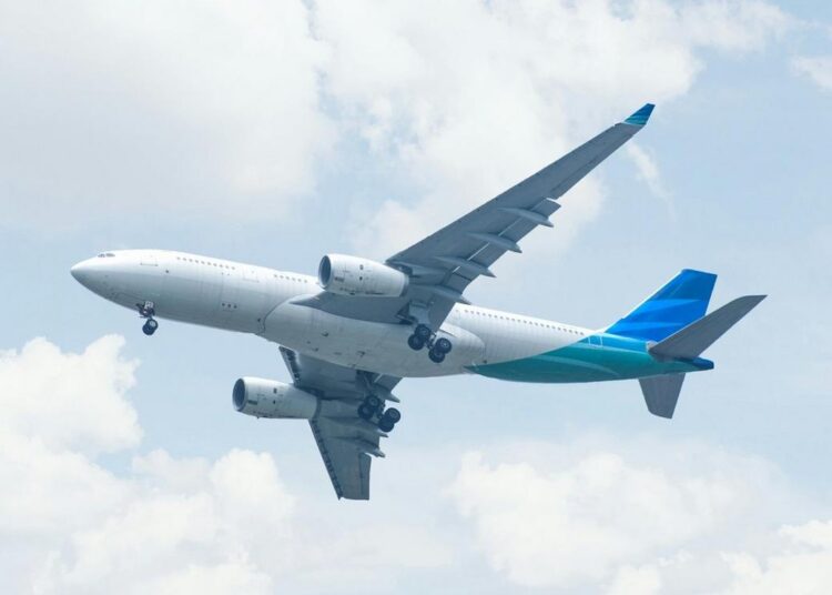 Aviões em movimento no céu sul-americano