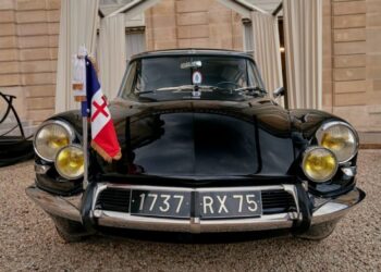 Carro de Charles de Gaulle em exposição