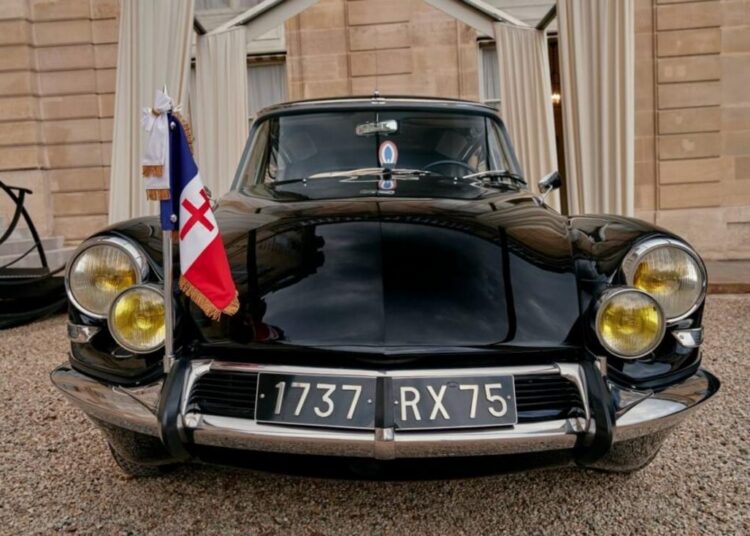 Carro de Charles de Gaulle em exposição
