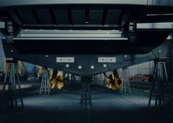 Demonstração do sistema híbrido da Volvo Penta para barcos