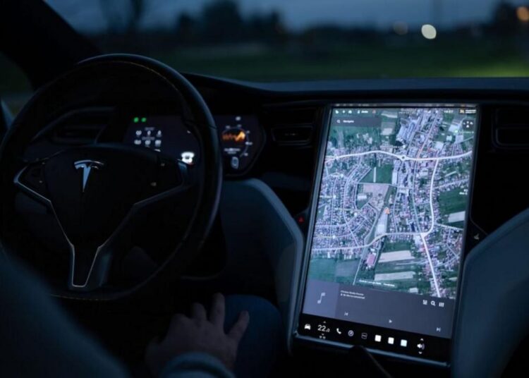 Sistema supervisionado da Tesla na República Tcheca