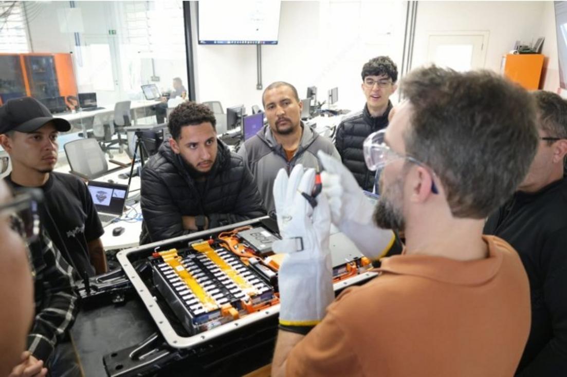Técnicos brasileiros competindo