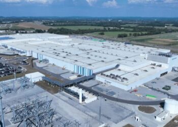 Baterias em produção na fábrica da General Motors