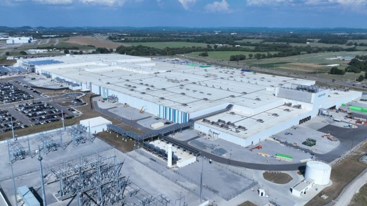 Baterias em produção na fábrica da General Motors
