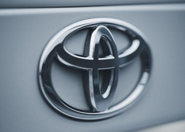Enchentes afetam fábricas da Toyota