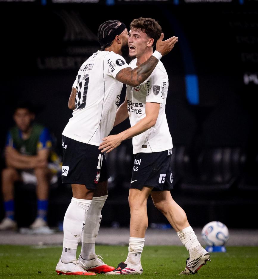 Jogadores do Corinthians em ação