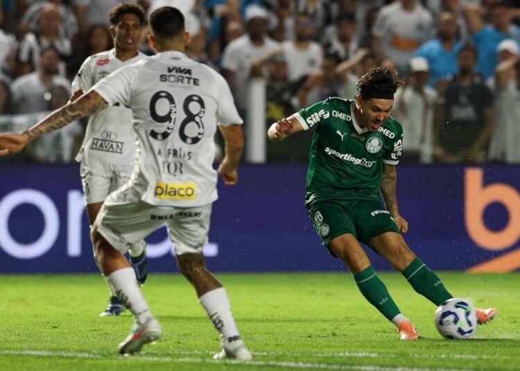 Santos e Palmeiras em jogo decisivo
