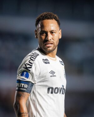 Santos Enfrenta Desfalques Cruciais Antes do Jogo com Internacional