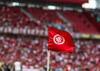 Santos enfrenta o Internacional no Beira-Rio