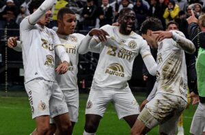 Corinthians sofre mais uma derrota e permanece sem vitórias