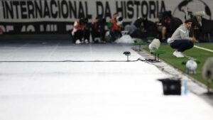 Abel critica falta de gols, arbitragem e mantém foco no time