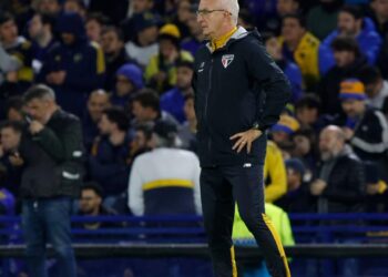 Dorival Júnior durante coletiva pós-jogo