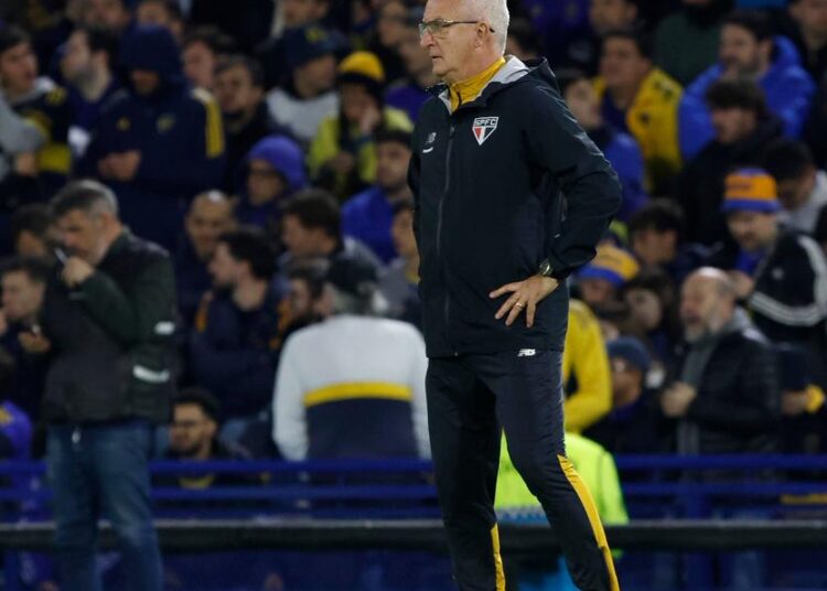 Dorival Júnior durante coletiva pós-jogo