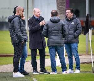 Corinthians enfrenta dificuldades financeiras antes de duelo crucial